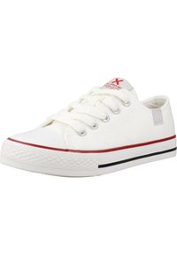 Sneaker bianca in tela con accenti rossi, punta rotonda e lacci bianchi piatti. Caratterizzata da suola in gomma e dettagli testurizzati sulla punta.