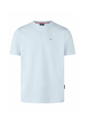 Lichtblauw T-shirt met korte mouwen en ronde hals, met een klein rood-wit-blauw logo op de linkerborst en een zwart merklabel in de zijnaad.