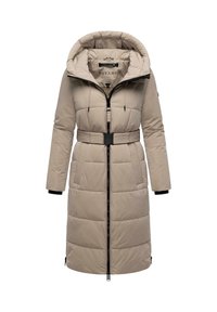 Manteau matelassé beige avec capuche, taille ceinturée, manches longues et fermeture éclair à l'avant. Présente une texture quiltée et des poches latérales.
