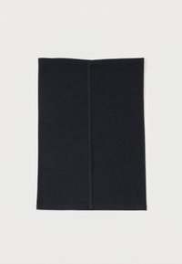 Zwarte stoffen nekmof, gemaakt van zacht, rekbaar materiaal. Heeft een eenvoudig ontwerp zonder patronen, met naden zichtbaar aan de randen.