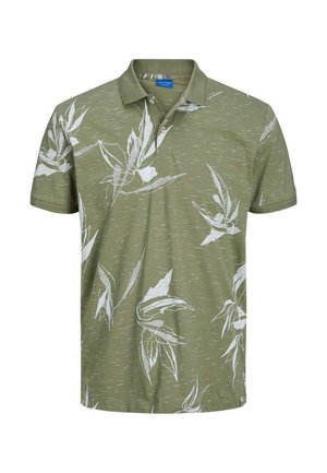 Polo en vert olive avec un motif texturé, orné d'impressions botaniques blanches et d'un col classique. Fabriqué en tissu respirant.