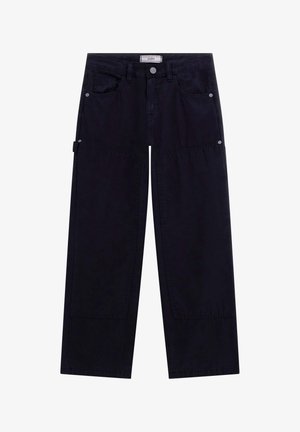 Pantalon large noir avec poches plaquées à l'avant, passants de ceinture, fermeture par bouton et boucle utilitaire latérale, posé à plat sur fond blanc.