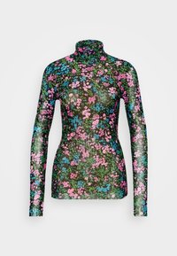 Langærmet top med en mock turtleneck, der har en sort baggrund med flerfarvede blomster mønstre i pink, blå og grøn.