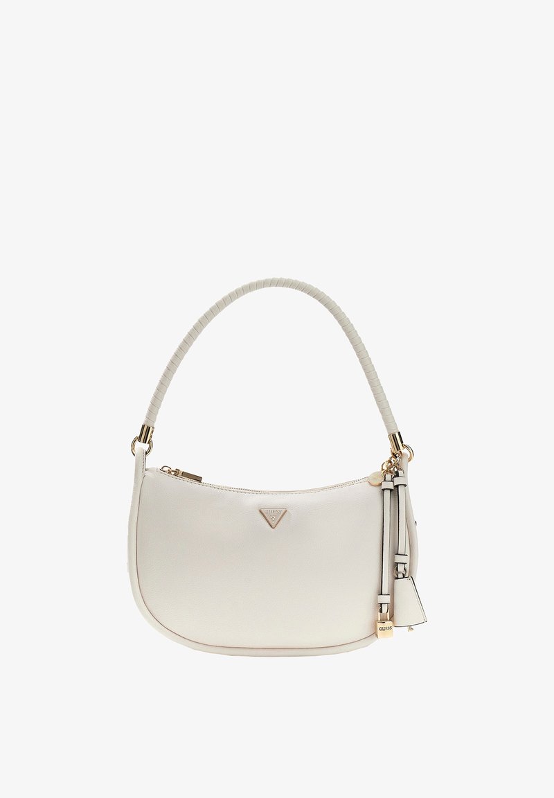 Sac à bandoulière en cuir blanc avec ferrures dorées, fermeture zippée sur le dessus, poignée incurvée et pampilles décoratives du côté droit.