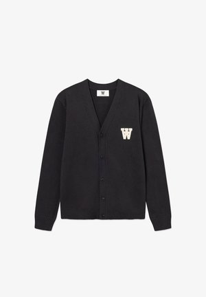 Schwarzer Strickjacke mit Knopfleiste, gerippten Bündchen und Saum, mit weißem "W"-Logo auf der linken Brust und V-Ausschnitt.