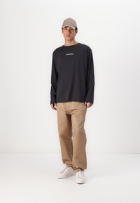 Marimekko BIITTI LOGO PLACEMENT UNISEX - Topper langermet - dark grey/off white