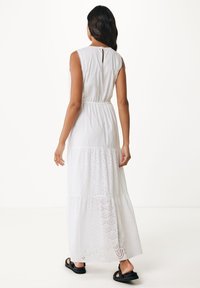 Mexx SLEEVELESS WITH LAYERS - Robe de cocktail - off white