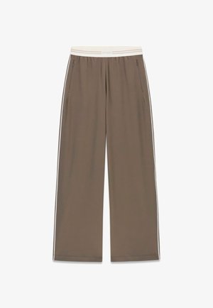 Guess, WEITE JOGGINGHOSE - Pantalones deportivos - brown