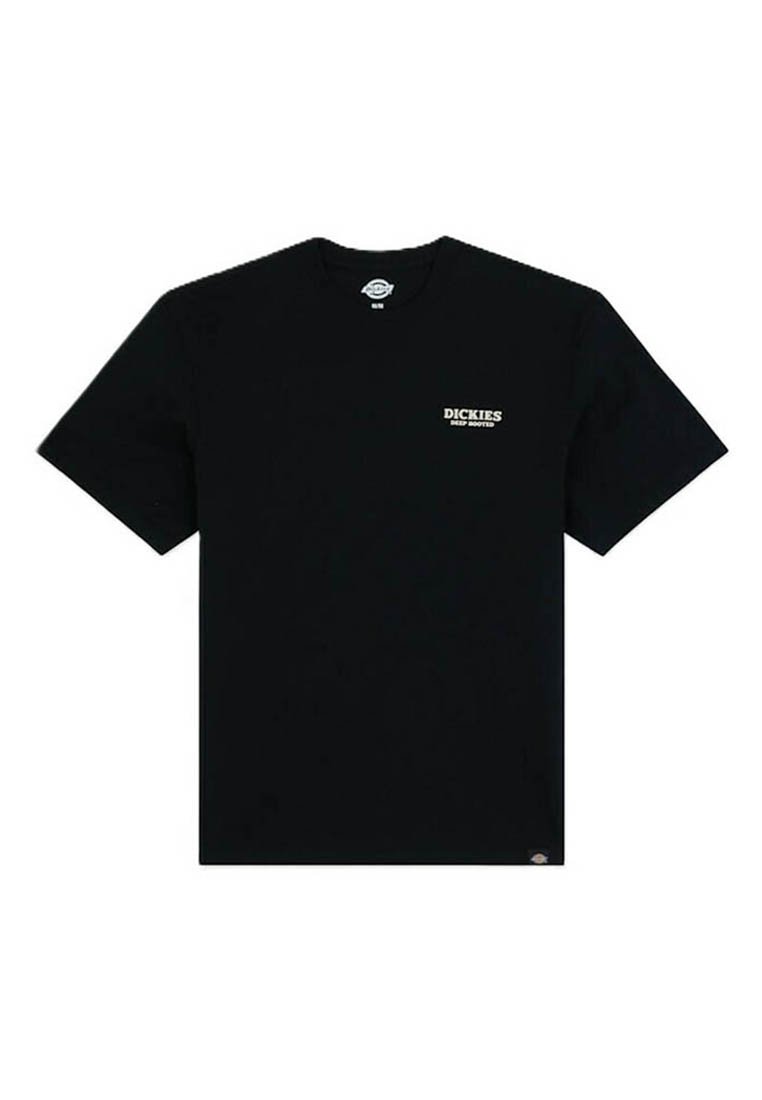 Sort t-shirt med korte ærmer og rund halsudskæring med lille hvidt "DICKIES" logo og "DEEP ROOTED" tekst på venstre bryst.