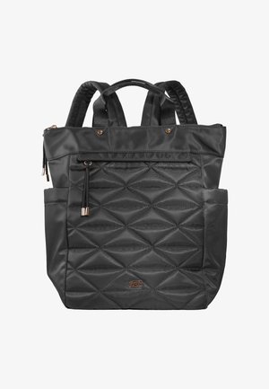 Sac à dos noir matelassé avec bretelles rembourrées, poche zippée avant avec pompon, poches latérales et petit logo métallique sur le bas avant.