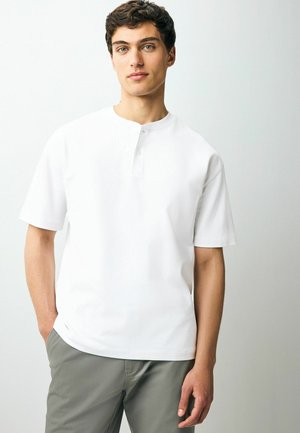 - T-shirt basic