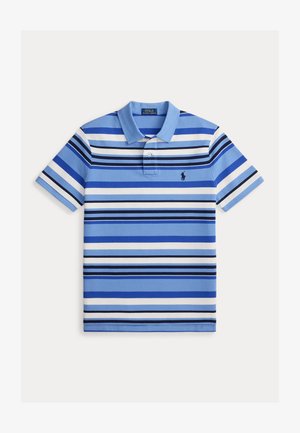 Polo blu con strisce orizzontali bianche, blu navy e nere, con patta a due bottoni e piccolo logo ricamato blu navy sul petto.