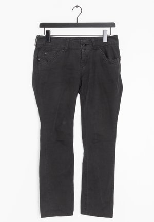 Un pantalon en denim noir exposé sur un cintre. Il présente une coupe droite, cinq poches et une texture subtile avec de légers signes d'usure.