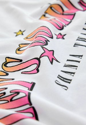 Next, REGULAR FIT - SHANIA TWAIN LICENCE SHORT SLEEVE T-SHIRT - T-shirt con stampa - white
