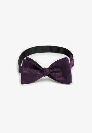 Lila paisleymönstrad fluga med en strukturerad yta; har ett svart justerbart band för fastsättning.