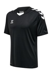 Svart sportströja med kort ärm och vit hummel-logga på bröstet samt vita chevrons på axlarna, designad för träning.