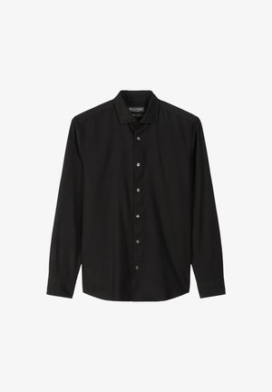 Chemise noire à manches longues, boutonnée, avec col, sept boutons, et étiquette Marc O'Polo à l'intérieur du col sur fond blanc.