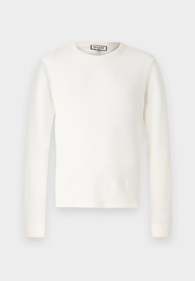Weißes langärmliges Thermoshirt mit gerippter Textur, Rundhalsausschnitt und Bündchen an den Ärmeln. Schlichtes Design ohne Muster oder zusätzliche Akzente.