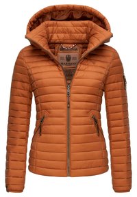 Oranžová péřová bunda prošívaného vzhledu s kapucí, vybavená předním zipem a bočními kapsami. Hladká textura s dekorativním šitím.