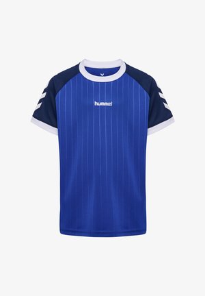 Blå sportstrøje med hvid krave, marineblå ærmer med hvide V-striber og "hummel" logo på brystet.