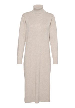 Beige stickad polokragesklänning med långa ärmar, ribbade mudd och en rak siluett som når under knäna. Mjuk textur.
