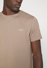 JOOP! Jeans ALPHIS - T-shirt basic - open brown