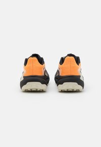 Salomon GENESIS  - Løpesko for mark - bird of paradise/black/almond milk