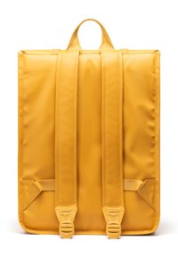 Sac à dos jaune en nylon avec deux bretelles réglables, poignée supérieure et détails métalliques sur les côtés. Texture lisse et forme rectangulaire.