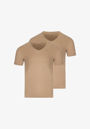 Zwei schlichte beige Kurzarm-V-Ausschnitt-T-Shirts, eines leicht hinter dem anderen, auf weißem Hintergrund dargestellt.