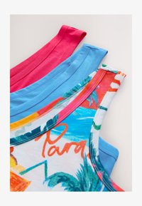 Valgt, pink blue green