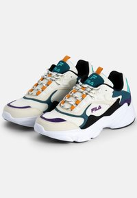 FILA Sneakers im Chunky-Design mit einem Obermaterial aus Creme und Schwarz, Akzenten in Teal und Lila, strukturiertem Mesh und kontrastierenden orangefarbenen Schnürdetails.