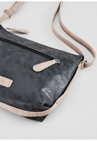 s.Oliver Borsa a tracolla - black