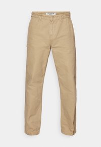 Spodnie cargo w kolorze khaki, wykonane z mieszanki bawełny, o luźnym kroju, z zapięciem na guziki z przodu oraz kieszeniami po bokach. Gładka faktura i casualowy design.