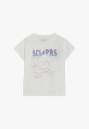 Camiseta blanca para niños con texto "SCLPRS" en púrpura y azul sobre una gráfica de calavera y huesos cruzados en rosa.