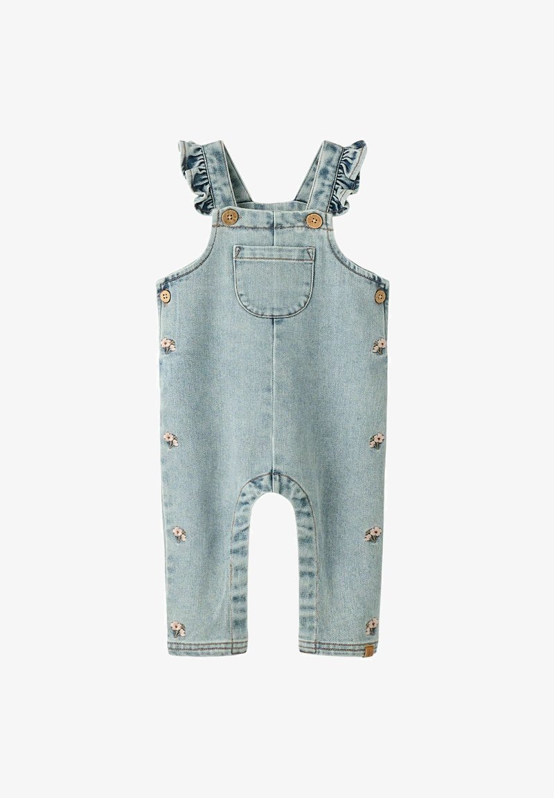 Denim kombinezoni z volančkami na ramenskih trakih, svetlo modre barve, imajo vezenine cvetov in gumbe ob straneh.