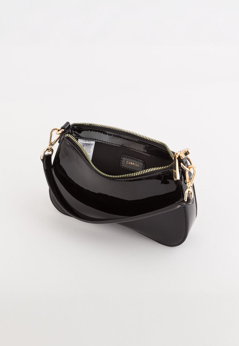 Carpisa NARCISO PATENT Handtasche black/schwarz Zalando