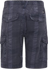 Námořnické modré cargo šortky s texturovaným designem, dvěma bočními kapsami a pasem s poutky na pás. Materiál vypadá lehce a zmuchlaně.
