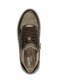 Sneakers en cuir brun et en suède avec un embout rond, une fermeture à lacets et une fermeture éclair sur le côté. Présente une semelle intérieure rembourrée et une semelle en caoutchouc blanche.