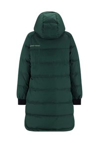 Groene gewatteerde jas met capuchon, voorzien van horizontale stiknaden, elastische manchetten en een logo op de achterkant. Gladde textuur en een knielange snit.