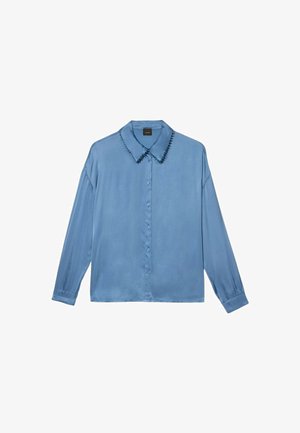 Lichtblauwe blouse met lange mouwen en knoopsluiting, voorzien van een klassieke kraag met een gestructureerde rand. Gemaakt van een gladde stof.
