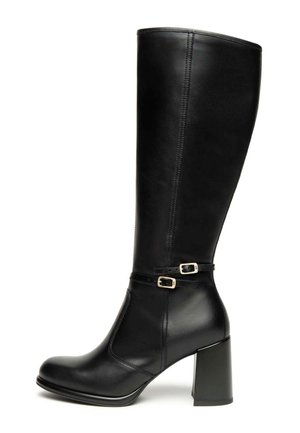 Schwarze knöchelhohe Stiefel aus glattem Leder, mit einem klobigen Absatz, einem Knöchelriemen mit kleinen goldenen Schnallen und einem eleganten Design.