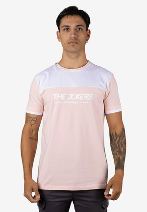 CON DETALLE Y LOGO THE JOKERS - Camiseta estampada - rosa