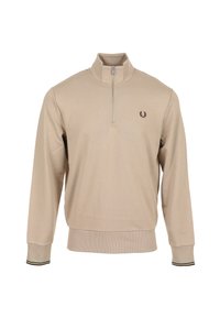 Maglione beige con collo alto, mezza zip frontale, polsini e orlo a costine; presenta un piccolo logo scuro sul petto e dettagli a righe a contrasto.