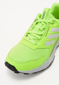 Adidas Terrex TRACEFINDER 2 - Chaussures de marche - lucid lemon/grey/black