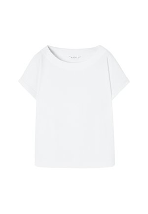 Camiseta blanca de manga corta hecha de algodón suave. Presenta un escote redondo y un corte relajado con líneas simples y limpias.