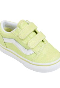 Sneaker in tela gialla glitter con dettagli bianchi, due cinturini in Velcro, suola in gomma bianca e superficie texturizzata per la presa.