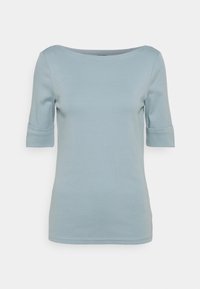 Ljusblå kortärmad topp med bred rund halsringning och uppvikta ärmar. Mjukt, slätt tyg; slim fit med rak nederkant.