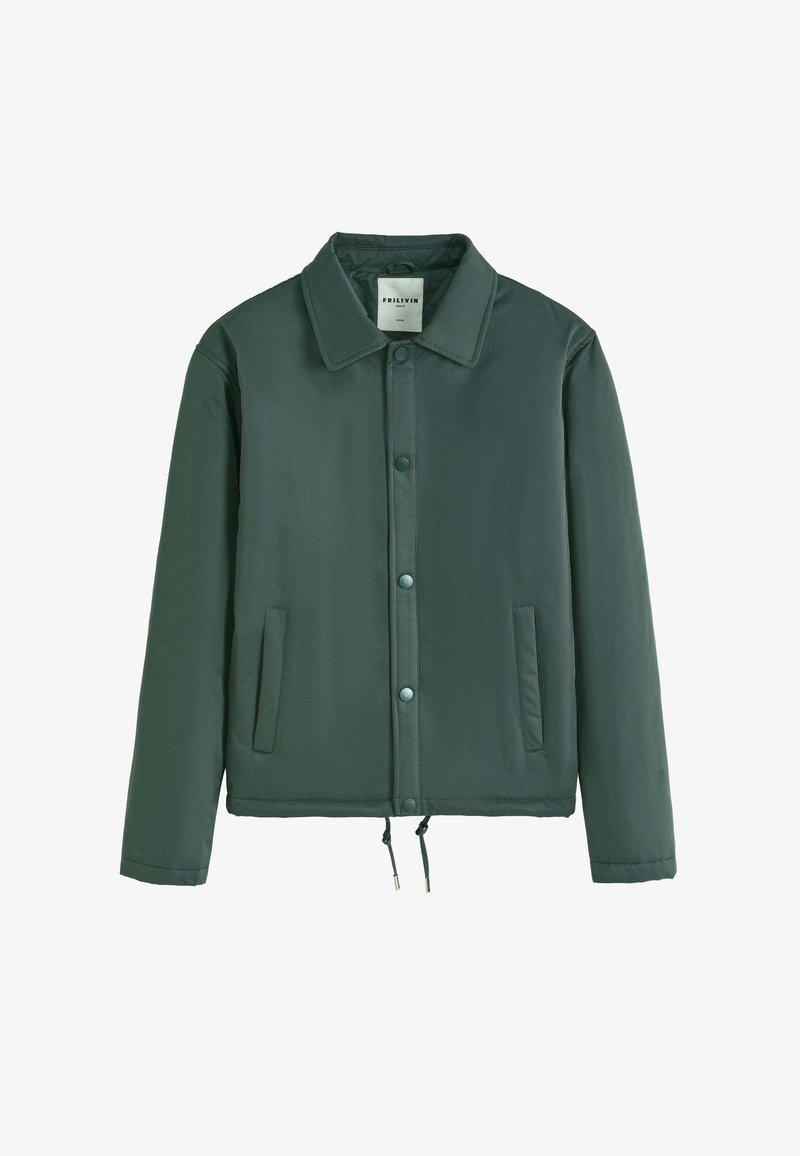 Veste verte rembourrée avec un col, fermeture à boutons à l'avant, deux poches latérales et un ourlet ajustable avec cordon. Texture de tissu lisse.