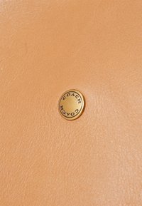 COACH BROOKLYN SHOULDER BAG - Pirkinių krepšys - honey brown