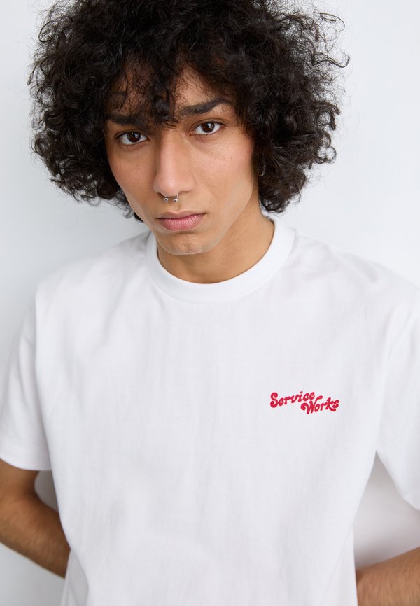 WORK + PLEASURE TEE - Print T-shirt2